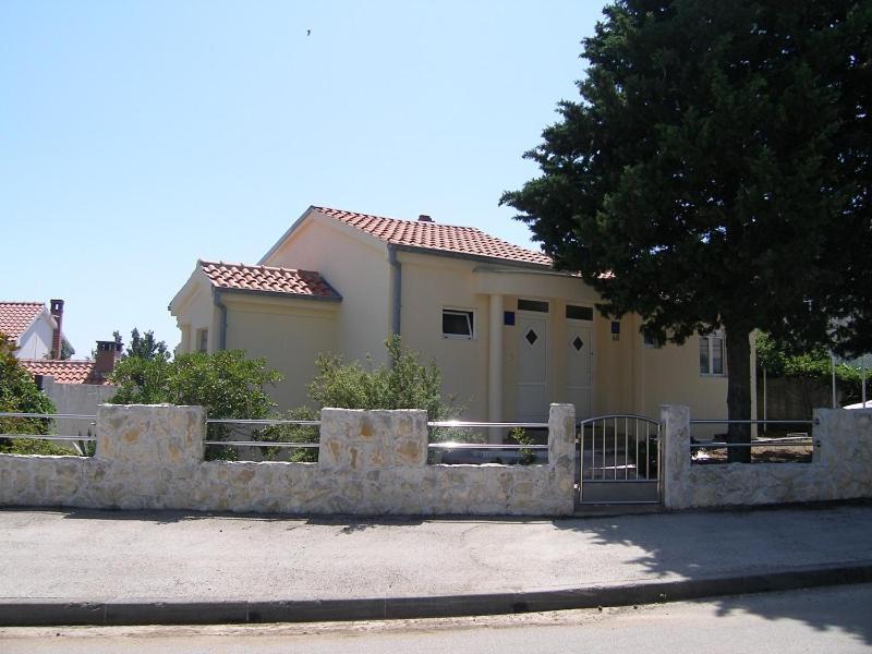 Apartmani Matela Petrcane Exterior foto